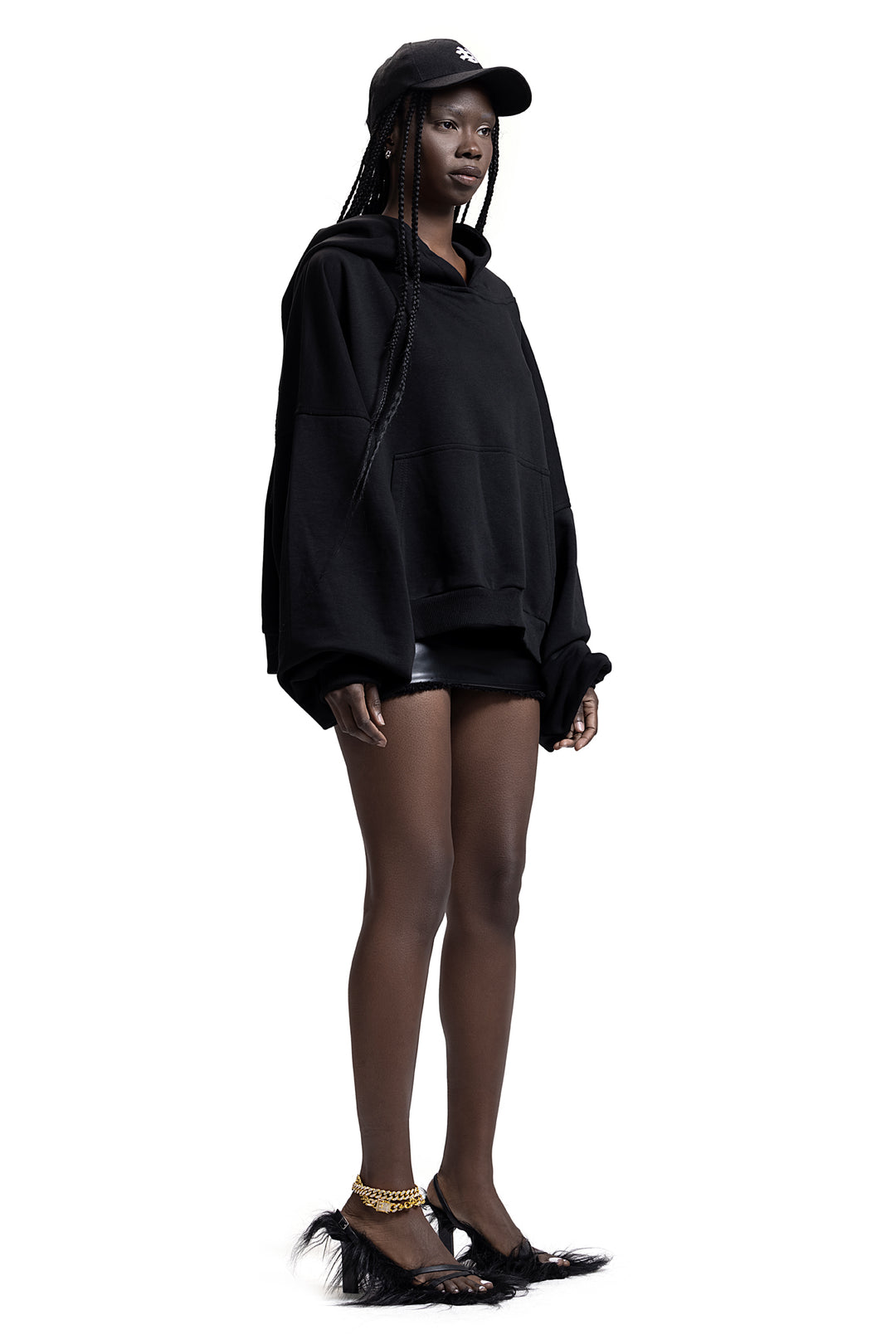81 HOODIE IN BLACK