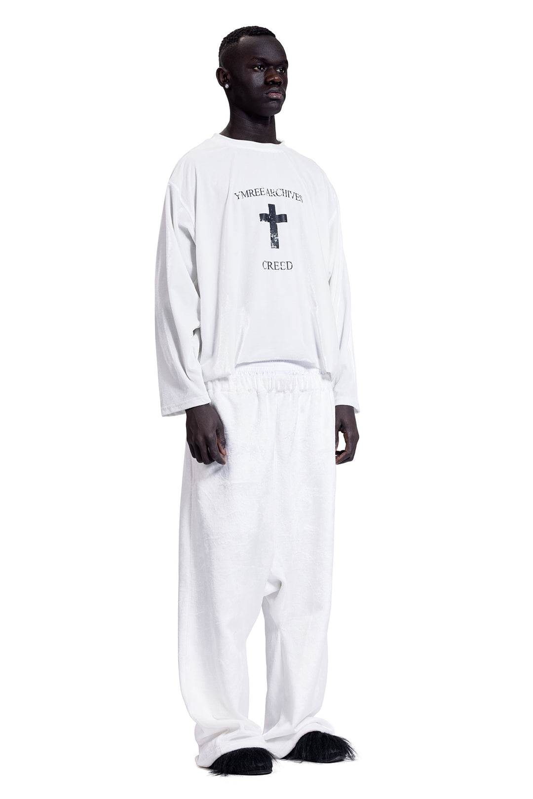 CREED VELOUR SWEATER IN WHITE