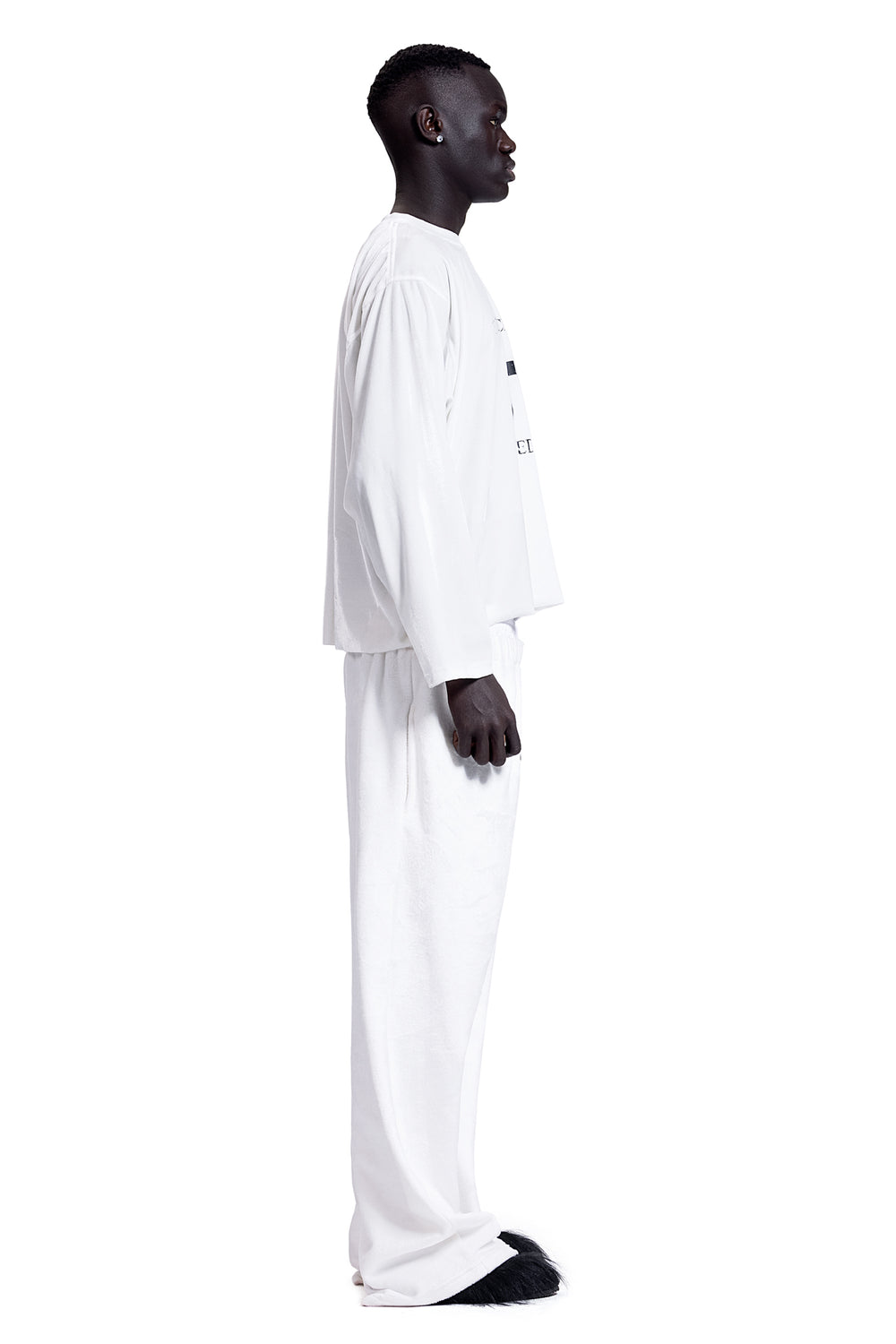 CREED VELOUR SWEATER IN WHITE