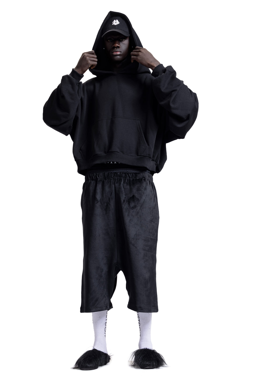 OVERSIZED VELOUR SHORTS