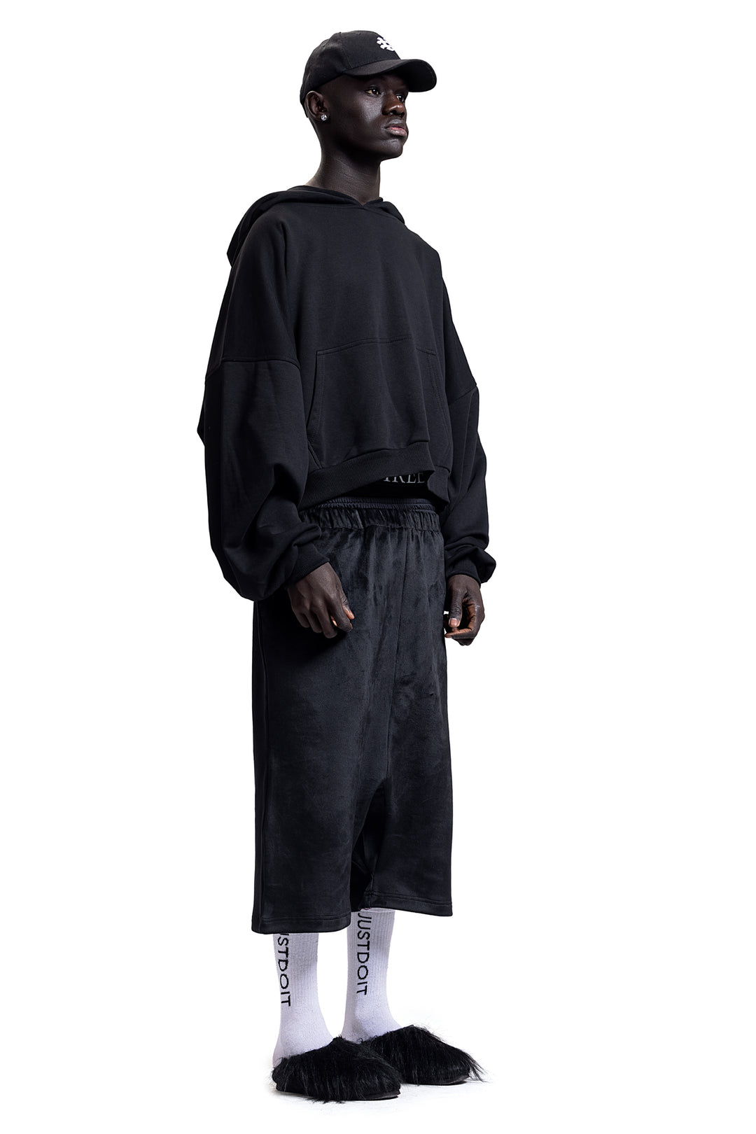 OVERSIZED VELOUR SHORTS