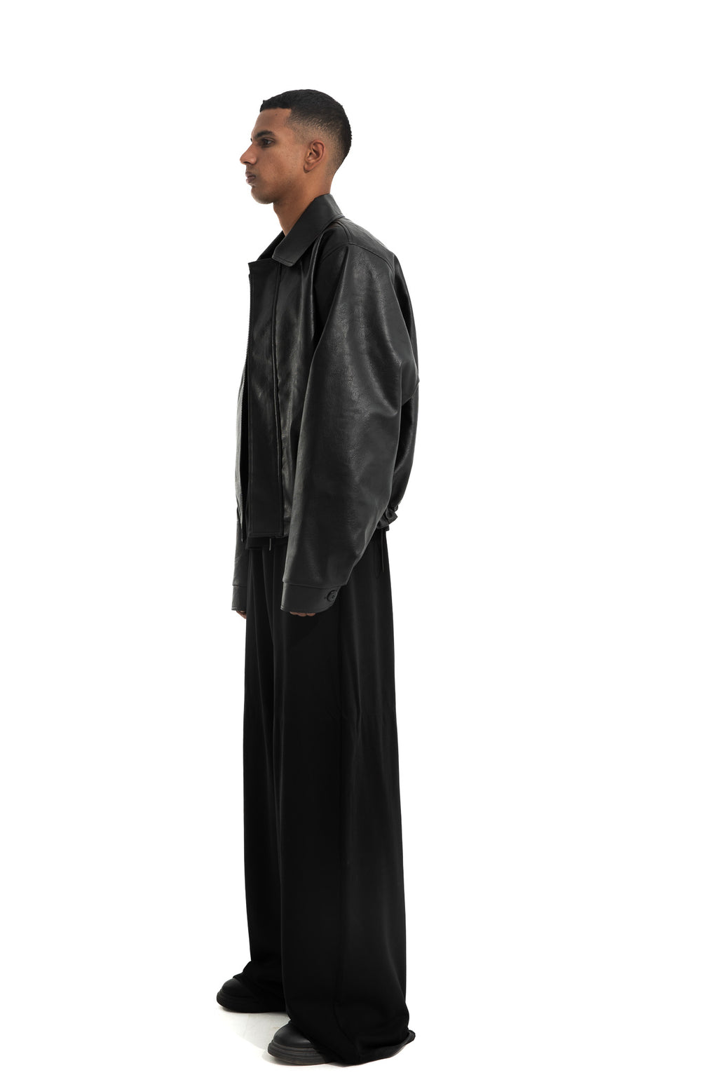OVERSIZED LEATHER JACKET IN BLACK