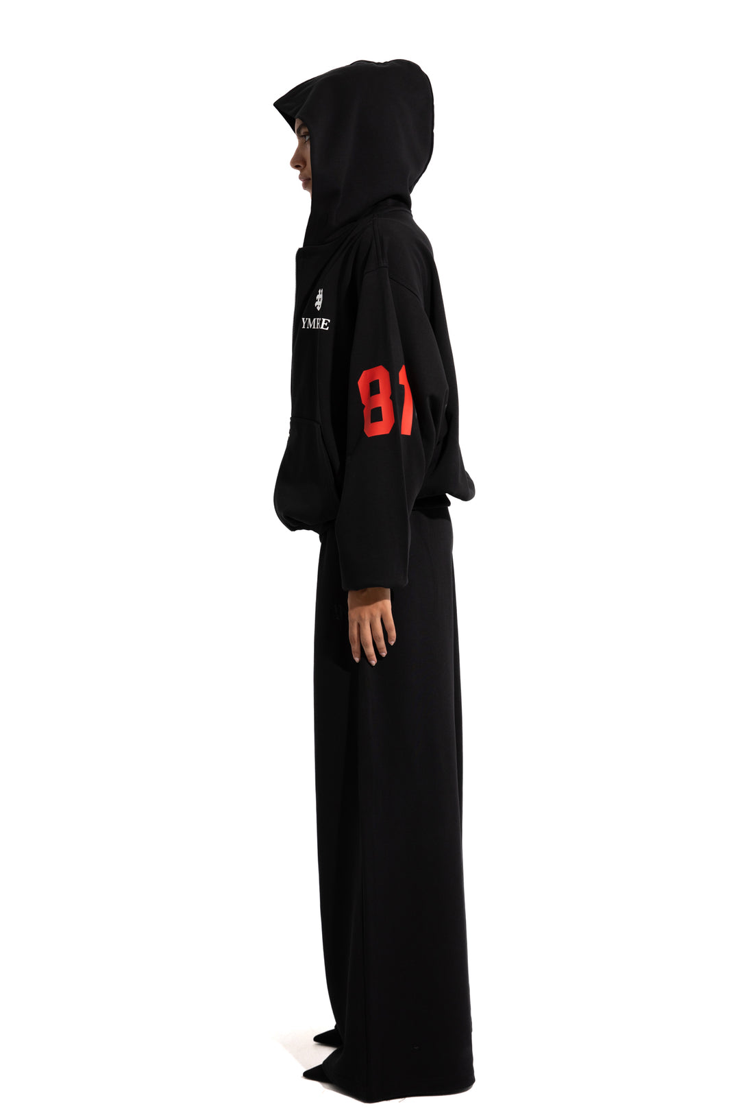 81 OVERSIZED ZIP-UP HOODIE IN BLACK